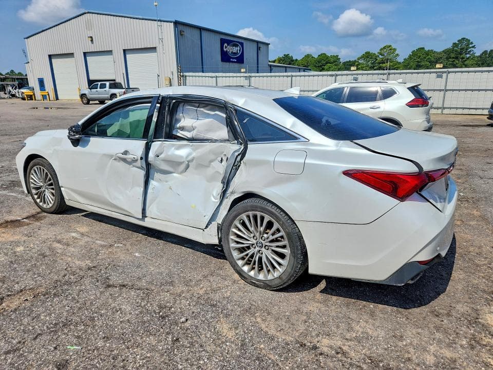 2019 TOYOTA AVALON LIMITED 2