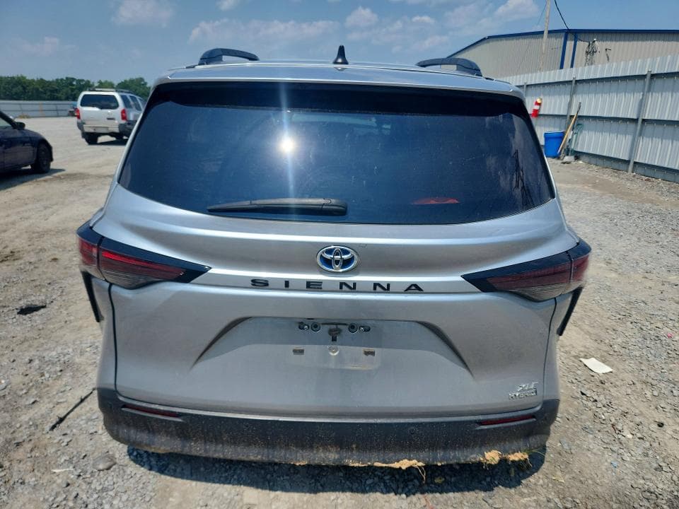 2023 TOYOTA SIENNA XLE 6