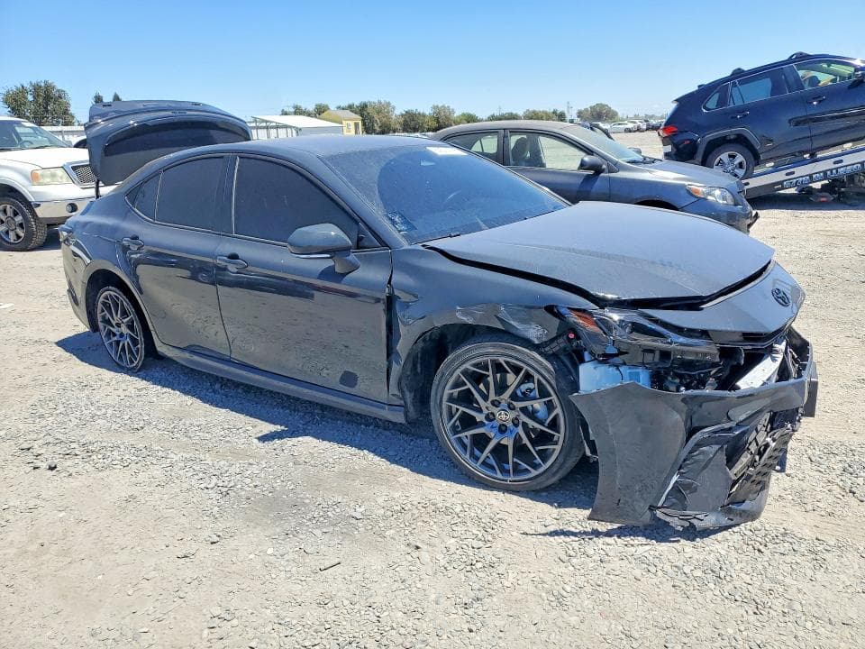 2025 TOYOTA CAMRY SE 4