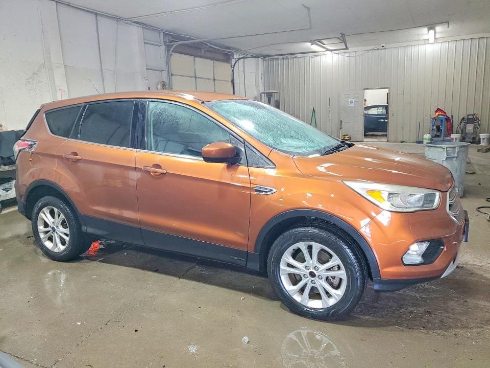 2017 FORD ESCAPE SE 4