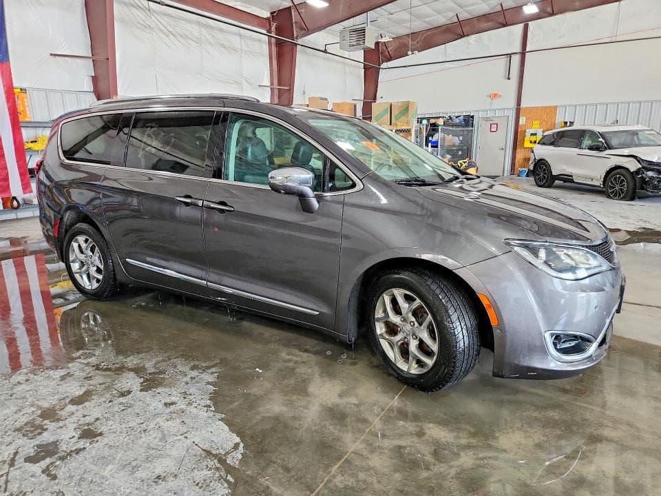 2017 CHRYSLER PACIFICA LIMITED 4