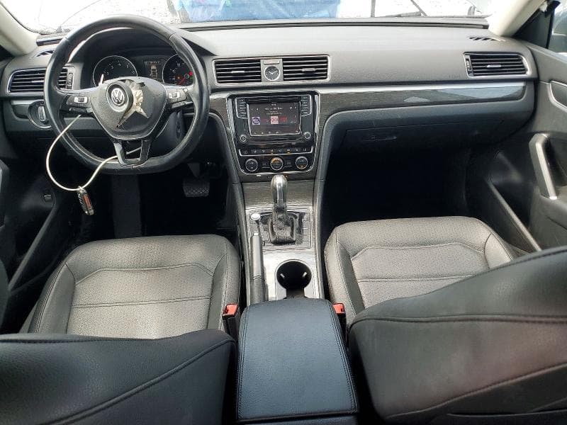 2017 VOLKSWAGEN PASSAT SE 8