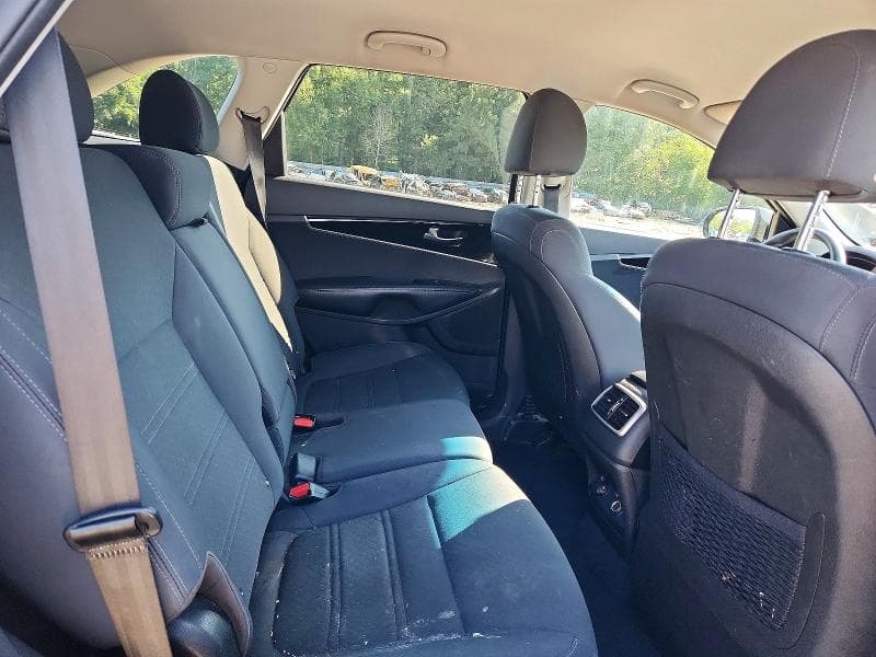 2020 KIA SORENTO S 11