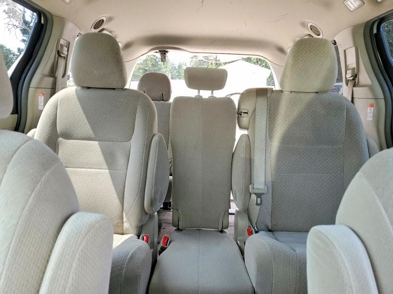 2017 TOYOTA SIENNA LE 10