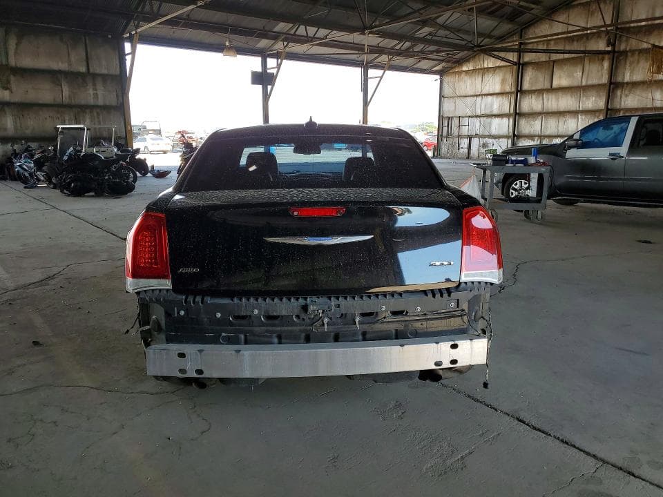 2018 CHRYSLER 300 LIMITED 6