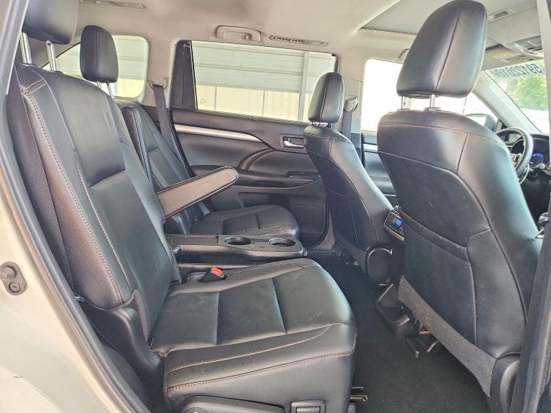 2019 TOYOTA HIGHLANDER XLE 11