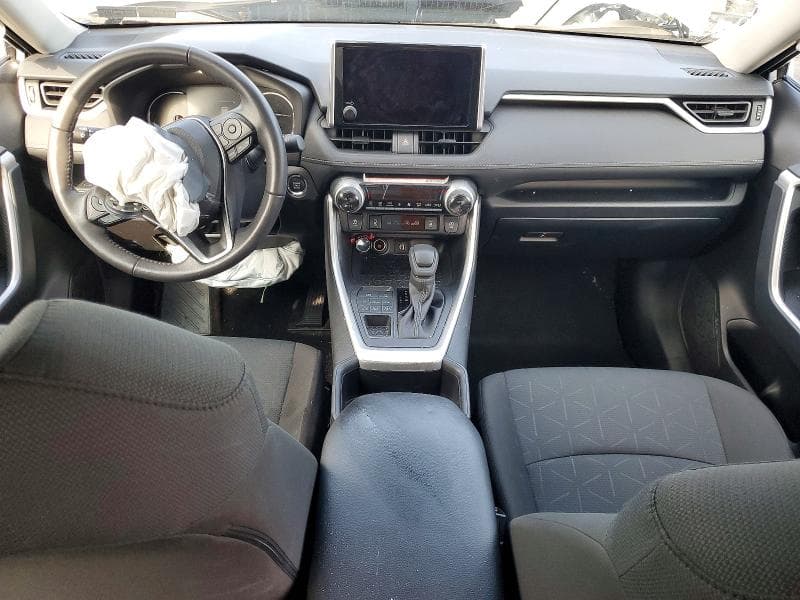 2025 TOYOTA RAV4 XLE 8