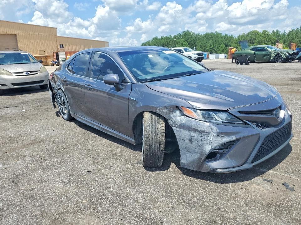 2020 TOYOTA CAMRY SE 4