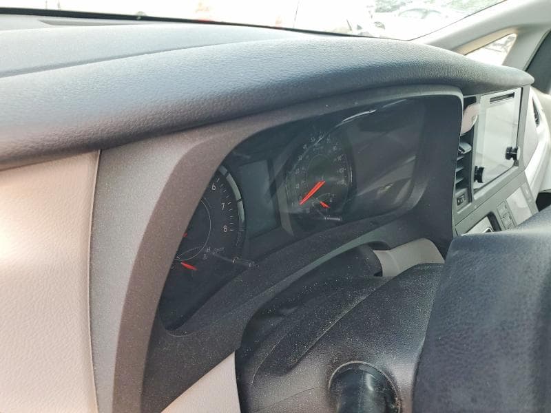 2017 TOYOTA SIENNA LE 9