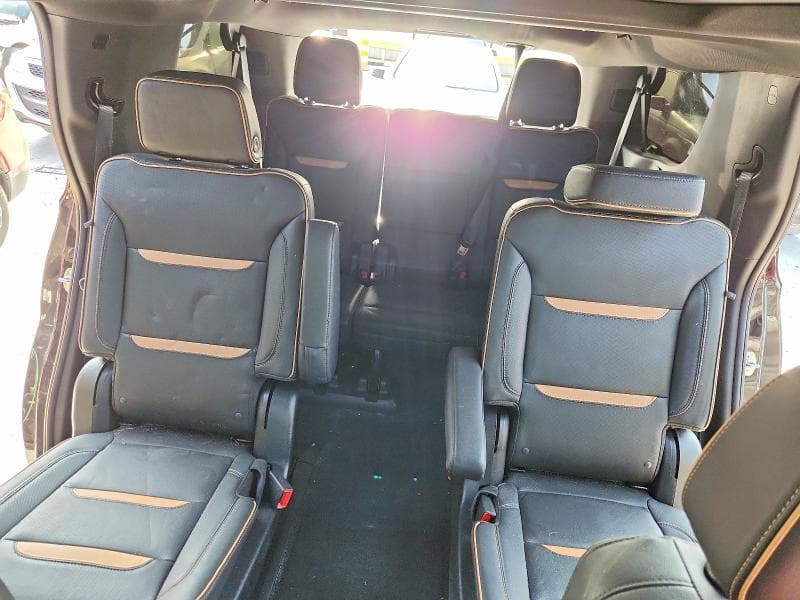2023 GMC YUKON AT4 10