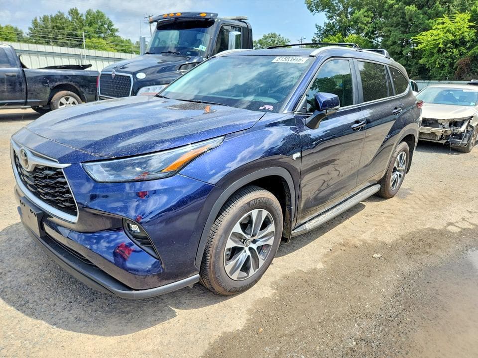 2025 TOYOTA HIGHLANDER XLE - 1