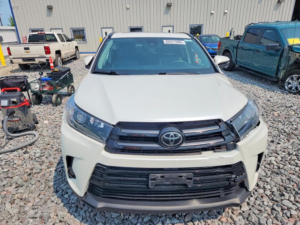 2019 TOYOTA HIGHLANDER SE 5