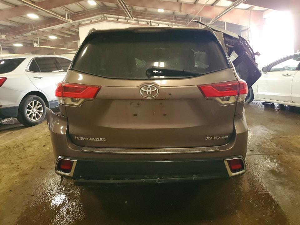 2017 TOYOTA HIGHLANDER XLE 6