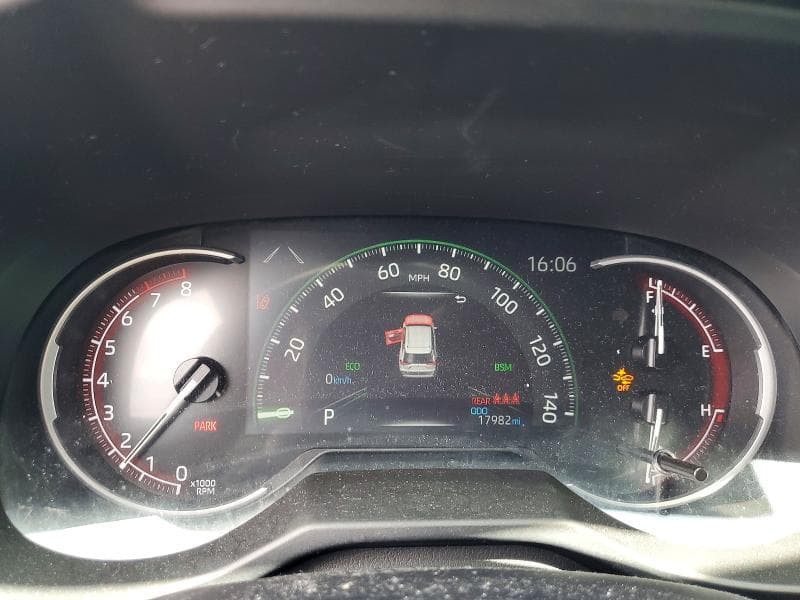 2024 TOYOTA RAV4 XLE 9