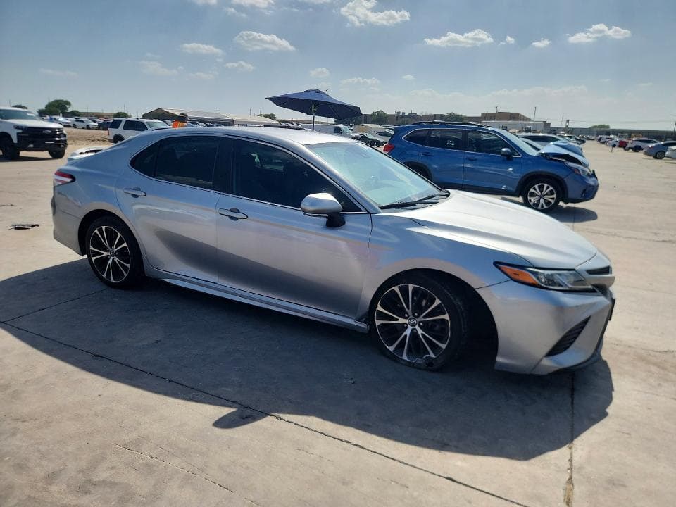 2020 TOYOTA CAMRY SE 4