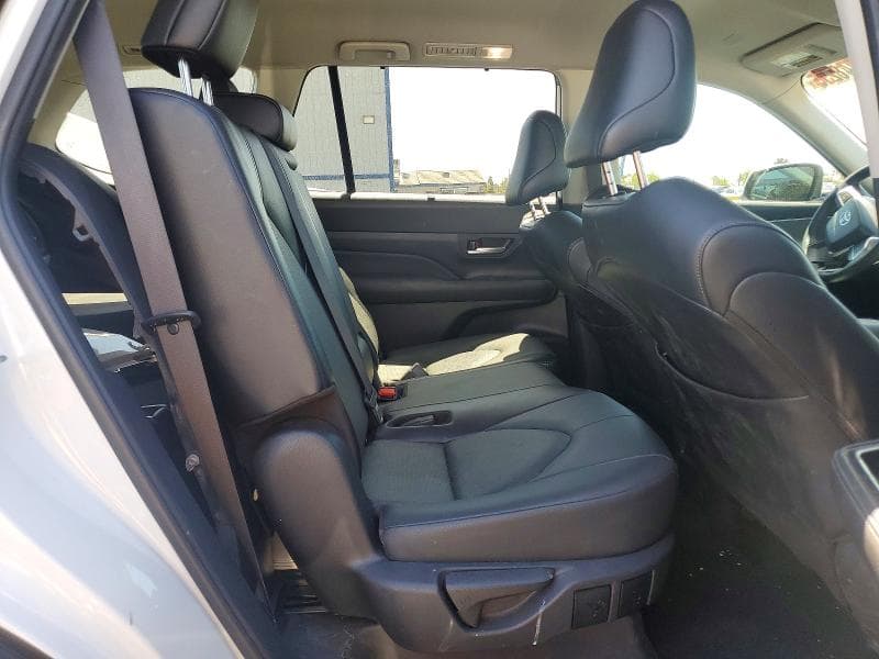 2024 TOYOTA GRAND HIGHLANDER XLE 10