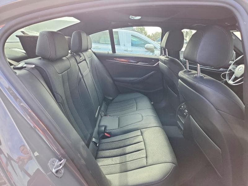 2021 BMW 530E 10