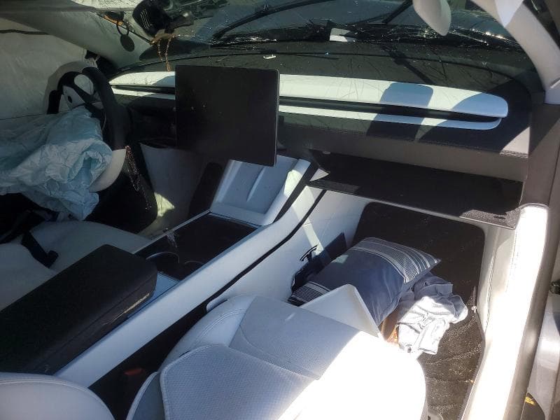 2026 TESLA MODEL Y 8