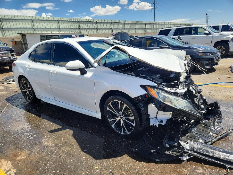 2019 TOYOTA CAMRY SE 4