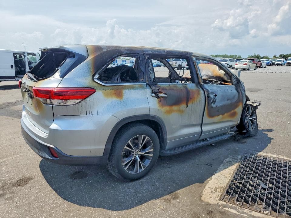 2018 TOYOTA HIGHLANDER LE 3