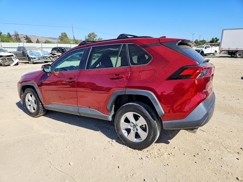 2021 TOYOTA RAV4 XLE 2