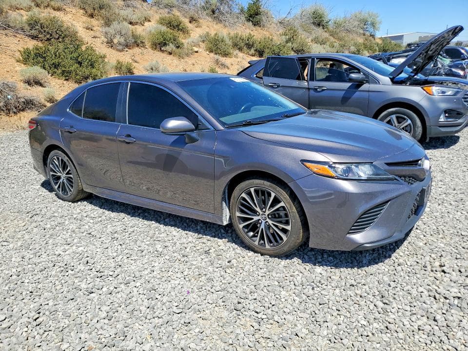 2020 TOYOTA CAMRY SE 4