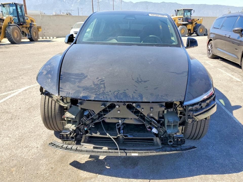 2026 TESLA MODEL Y 5