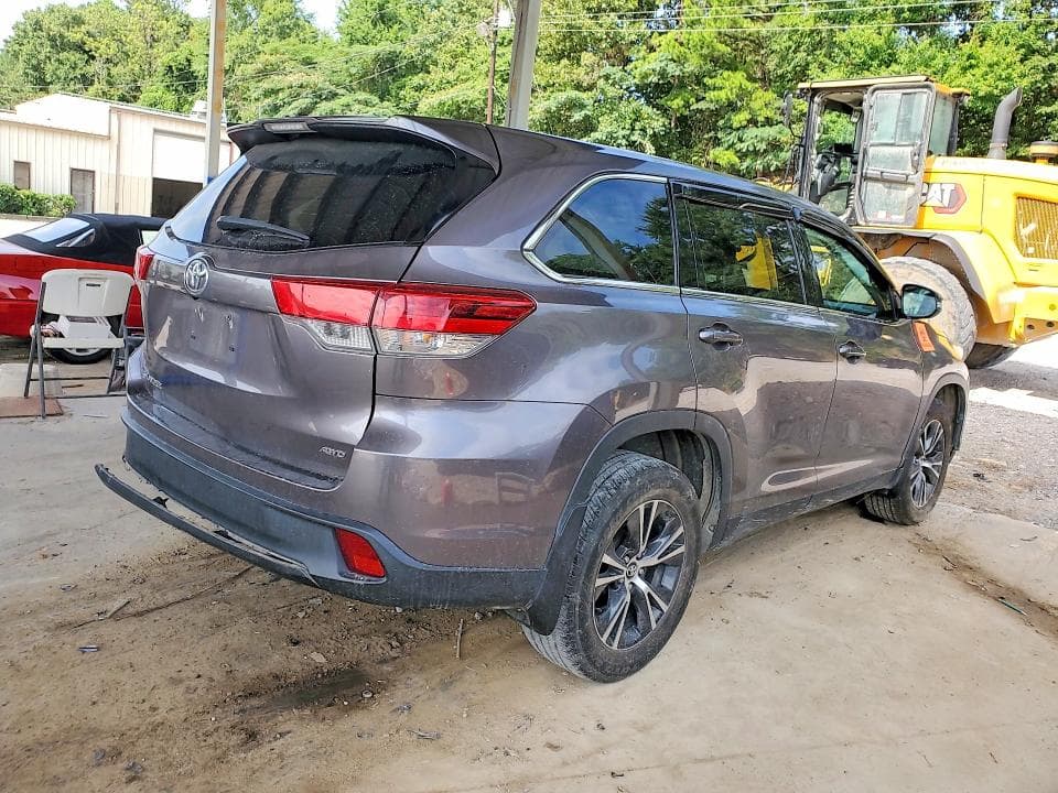 2019 TOYOTA HIGHLANDER LE 3