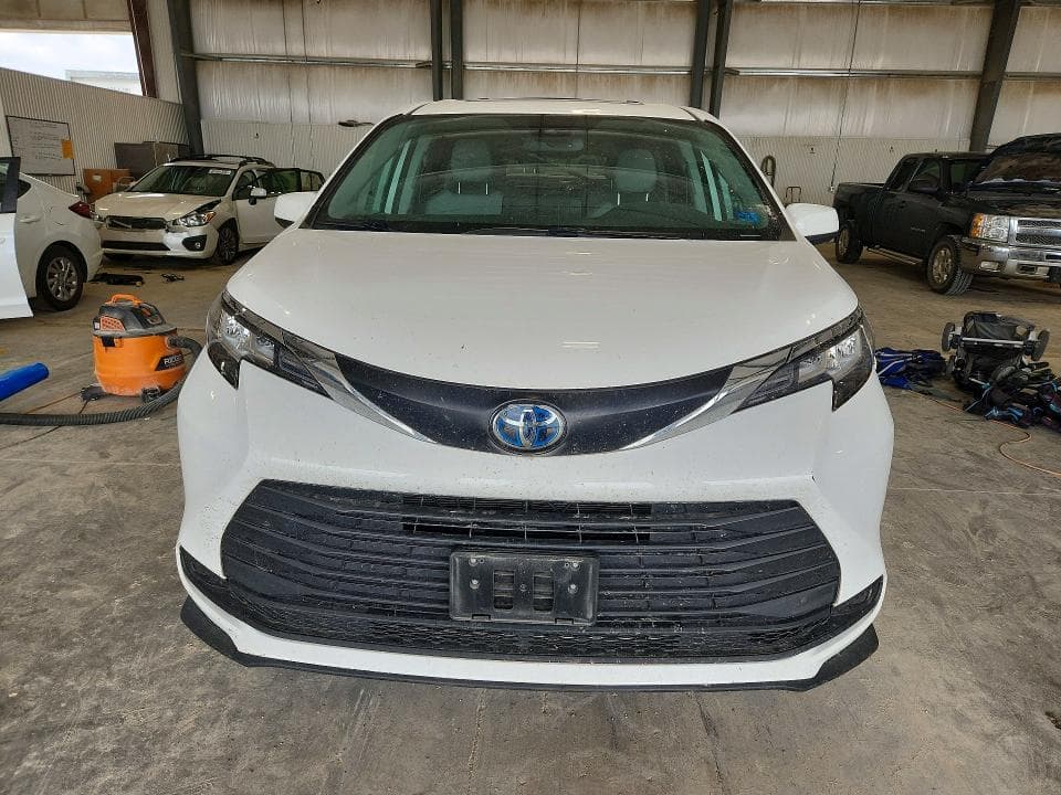 2023 TOYOTA SIENNA LE 5