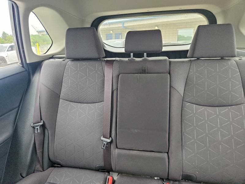 2019 TOYOTA RAV4 XLE 10