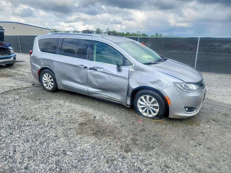 2018 CHRYSLER PACIFICA TOURING L 4