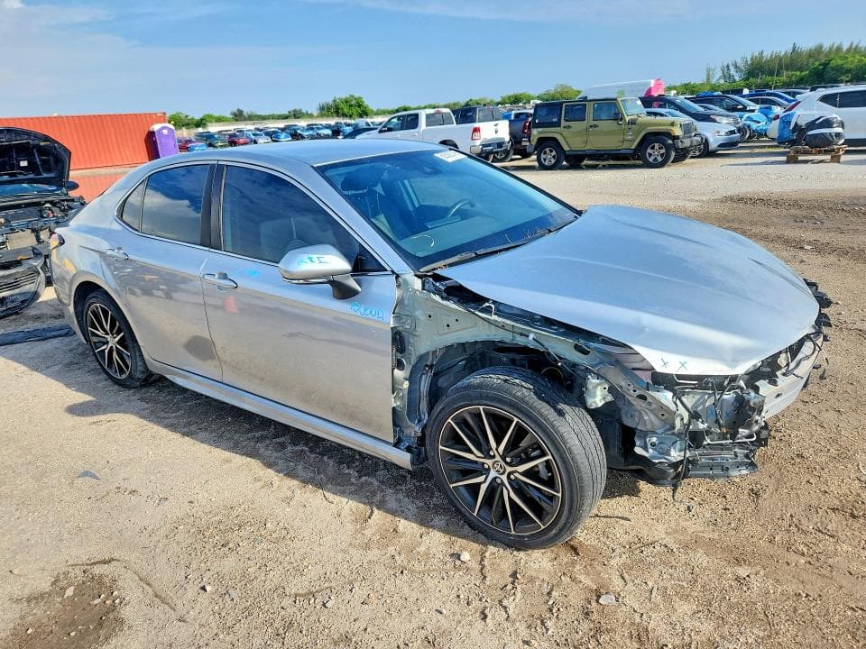 2023 TOYOTA CAMRY SE 4