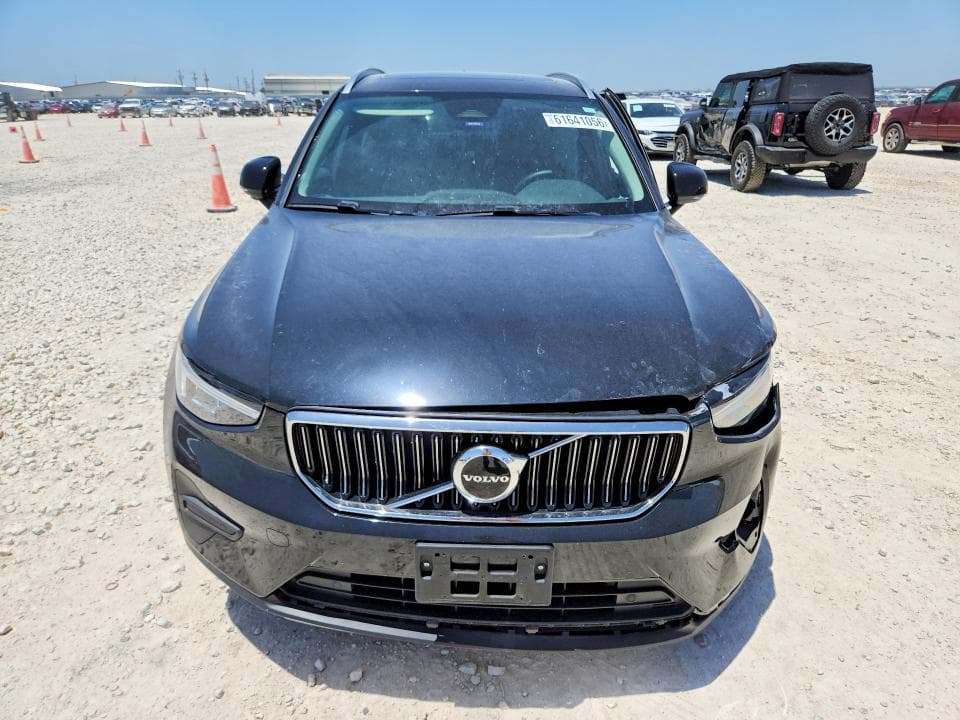 2025 VOLVO XC40 CORE 5