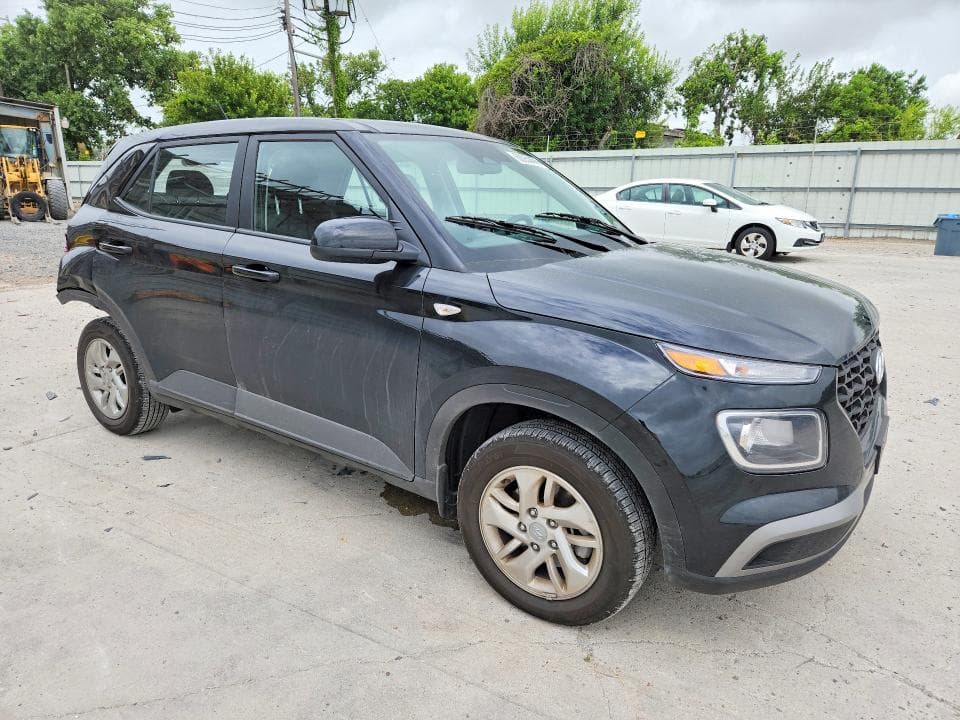 2026 HYUNDAI VENUE SE 4