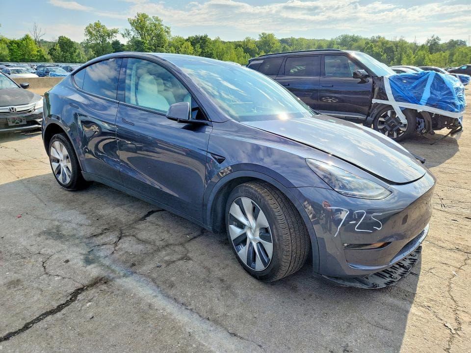 2023 TESLA MODEL Y 4