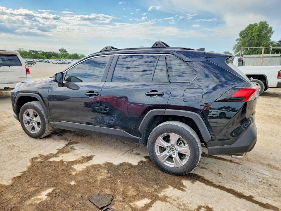 2025 TOYOTA RAV4 XLE 2