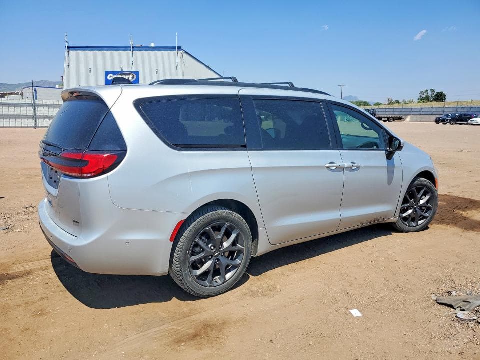 2023 CHRYSLER PACIFICA TOURING L 3