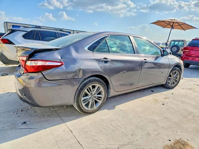 2017 TOYOTA CAMRY SE 3
