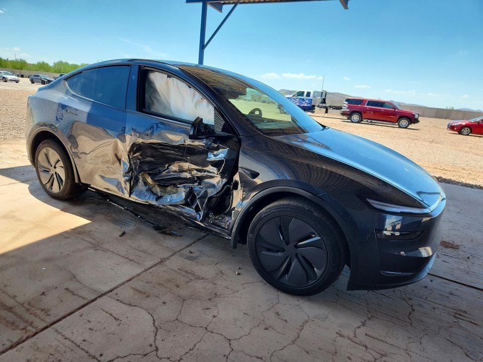 2026 TESLA MODEL Y 4
