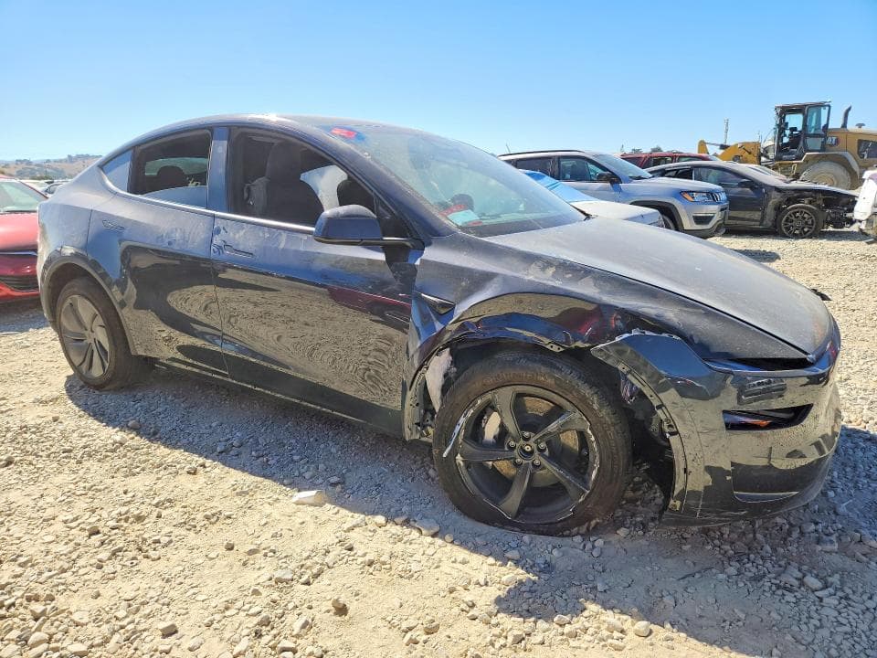 2026 TESLA MODEL Y 4