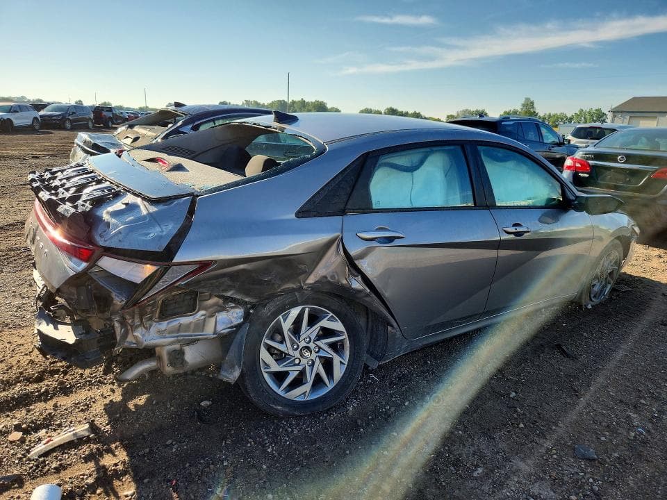 2024 HYUNDAI ELANTRA 3