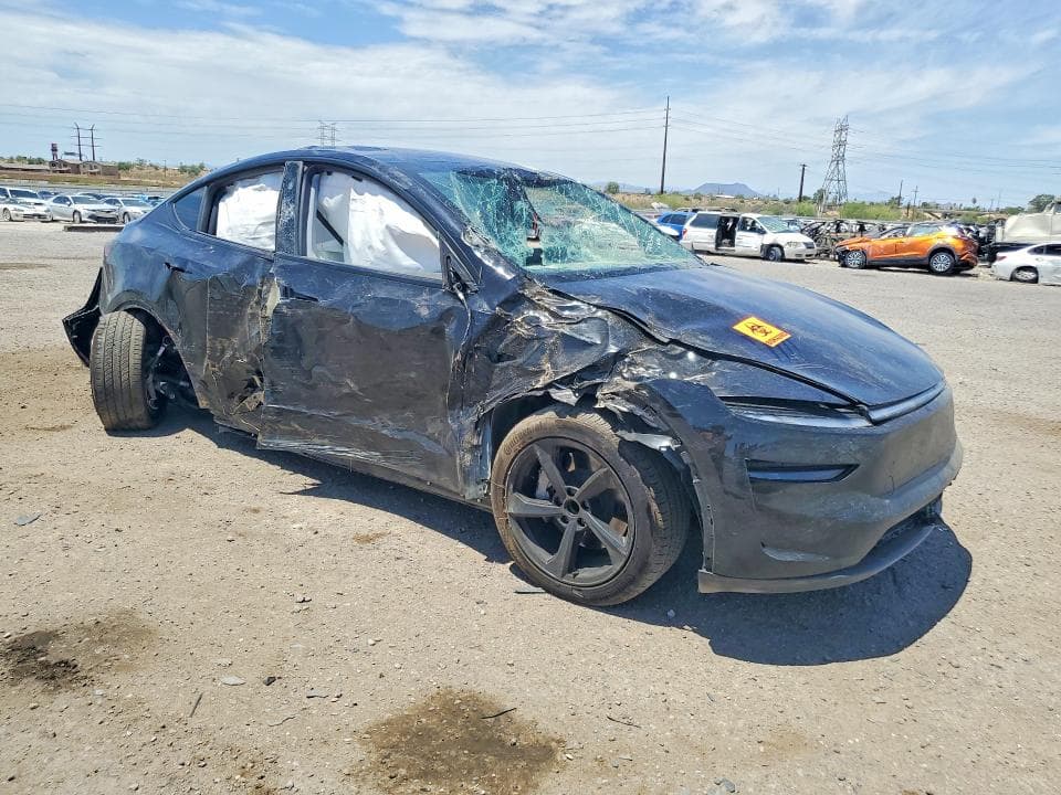 2026 TESLA MODEL Y 4