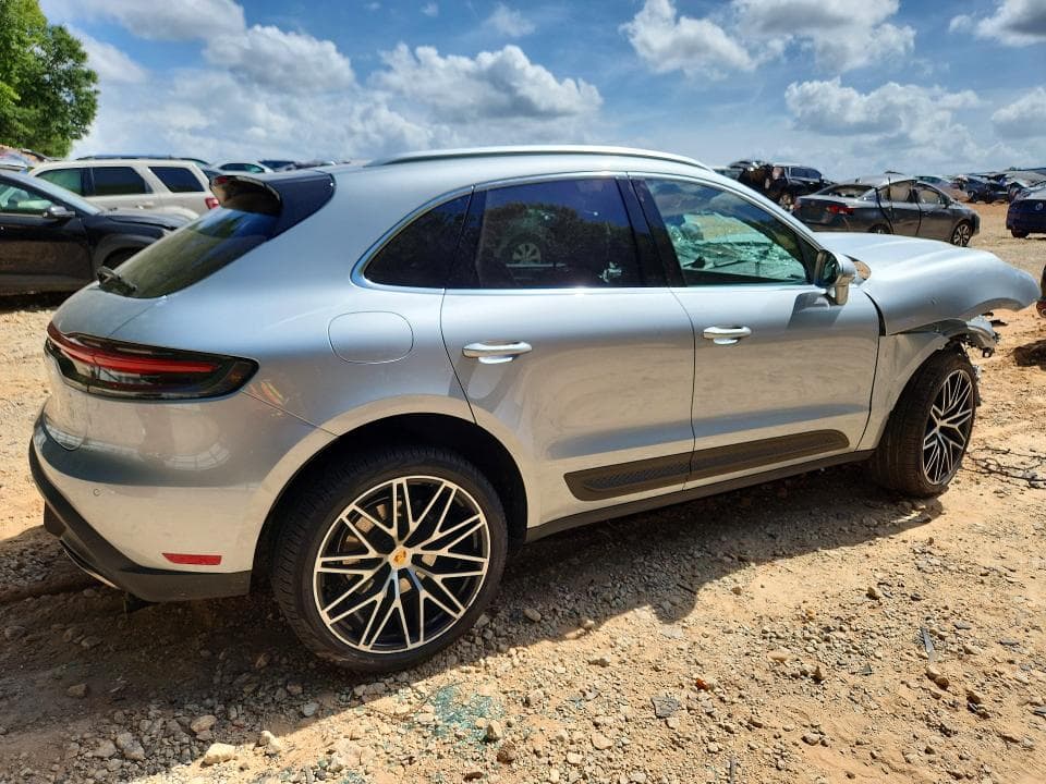 2025 PORSCHE MACAN BASE 3