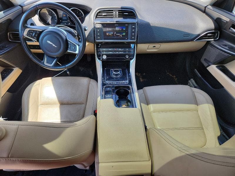 2018 JAGUAR XE PRESTIGE 8