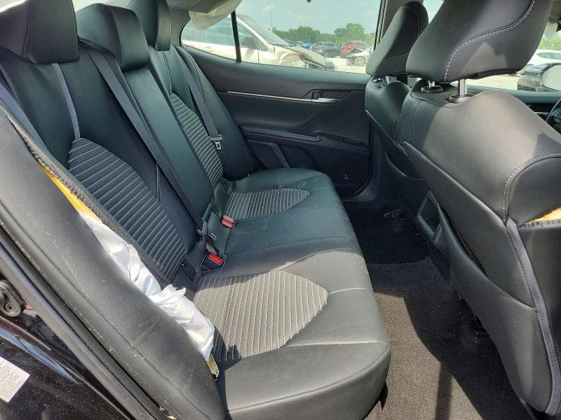 2019 TOYOTA CAMRY SE 10