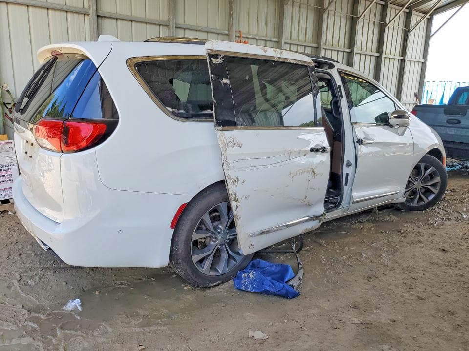 2017 CHRYSLER PACIFICA LIMITED 3