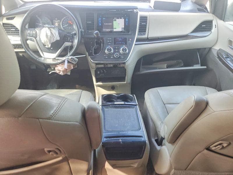 2017 TOYOTA SIENNA XLE 7-PASSENGER 8