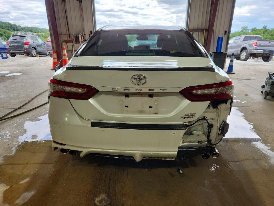 2018 TOYOTA CAMRY XSE 6