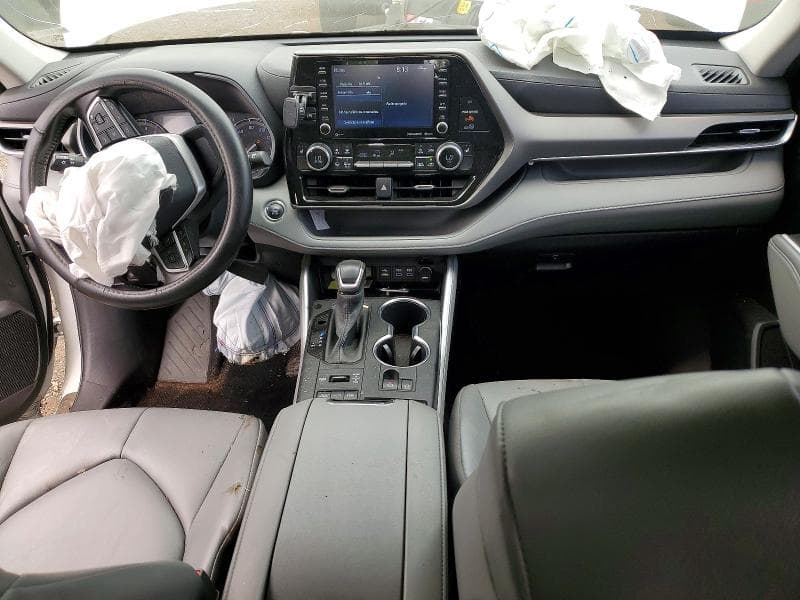 2022 TOYOTA HIGHLANDER XLE 8