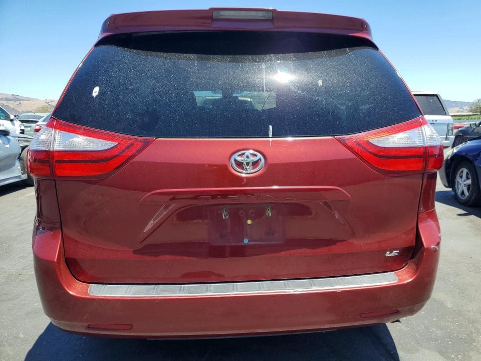 2019 TOYOTA SIENNA LE 6